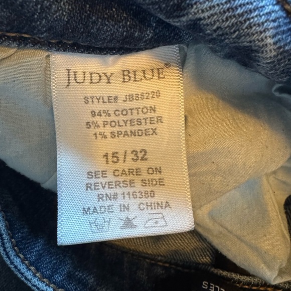 Judy Blue Boyfriend fit distressed jeans crop length - Picture 8 of 8